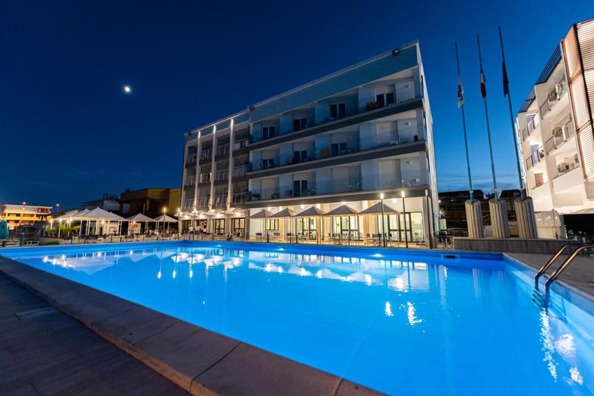 Hotel Marcelli ヌマーナ エクステリア 写真
